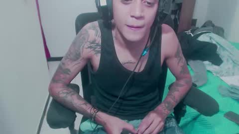 Snapshot of skateboy444 chatting on 10.06.25 king online show from 10.06.25