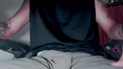 Snapshot of skateboy444 chatting on 10.23.25 king online show from 10.23.25