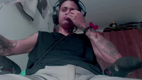 Snapshot of skateboy444 chatting on 10.24.25 king online show from 10.24.25