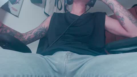 Snapshot of skateboy444 chatting on 06.19.26 king online show from 06.19.26