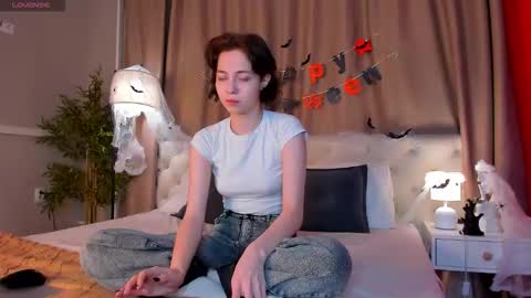 Snapshot of skelerata chatting on 10.26.25 Emily online show from 10.26.25