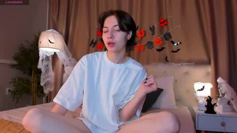 Snapshot of skelerata chatting on 10.29.25 Emily online show from 10.29.25