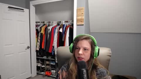 Snapshot of skeletonbunnie chatting on 02.07.25 Pika online show from 02.07.25