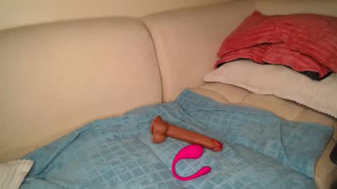 Krystal Belle online show from 03.05.25