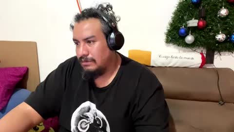 Snapshot of skinhell chatting on 01.14.25 Elias online show from 01.14.25