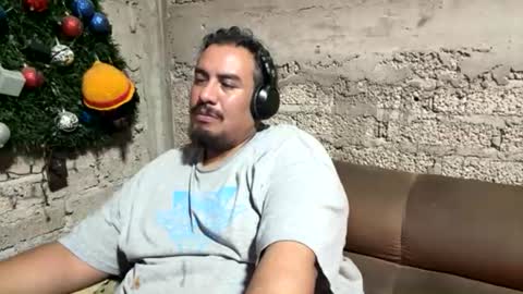 Snapshot of skinhell chatting on 06.26.26 Elias online show from 06.26.26