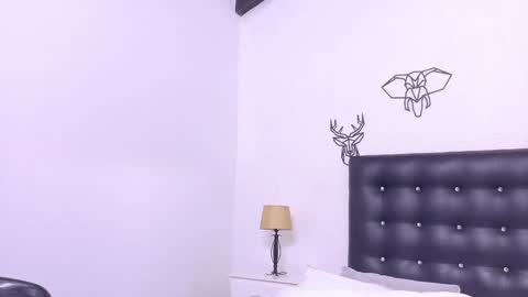 skinny_hottie18 online show from 12.19.24