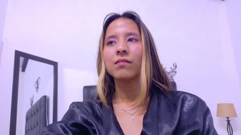 skinny_hottie18 online show from 01.18.25
