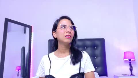 skinny_hottie18 online show from 09.13.25