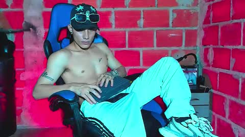 Snapshot of skinny_marked chatting on 10.02.25 skinny marked online show from 10.02.25