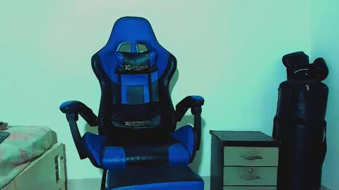 Snapshot of skinny_marked chatting on 10.27.25 skinny marked online show from 10.27.25