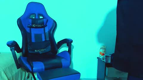 Snapshot of skinny_marked chatting on 11.01.25 skinny marked online show from 11.01.25