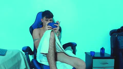 Snapshot of skinny_marked chatting on 11.03.25 skinny marked online show from 11.03.25