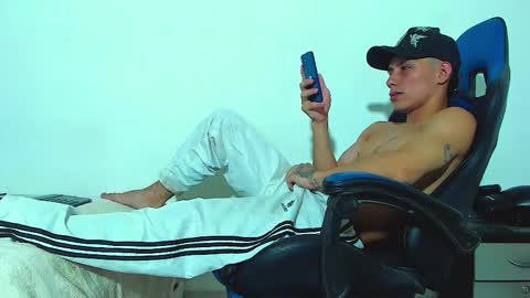 Snapshot of skinny_marked chatting on 11.18.25 skinny marked online show from 11.18.25