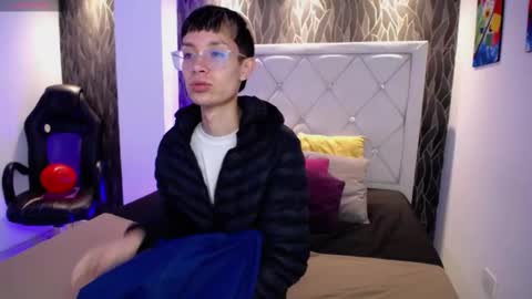 Snapshot of skinny_office chatting on 02.19.26 David online show from 02.19.26