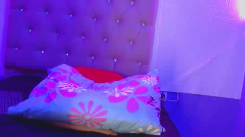 skinny_saraa online show from 03.12.26