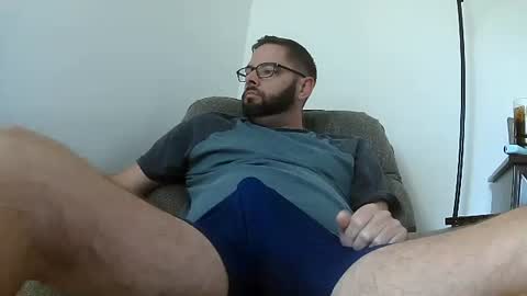 Snapshot of skinnydadbod chatting on 10.10.25 B online show from 10.10.25