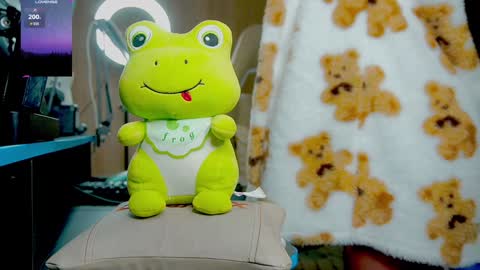 Snapshot of skinnygirl019 chatting on 12.04.24 GoddessSkinny online show from 12.04.24