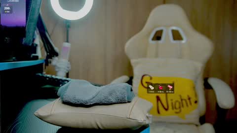 Snapshot of skinnygirl019 chatting on 01.19.25 GoddessSkinny online show from 01.19.25