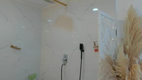 SkinnyGirl online show from 01.10.26