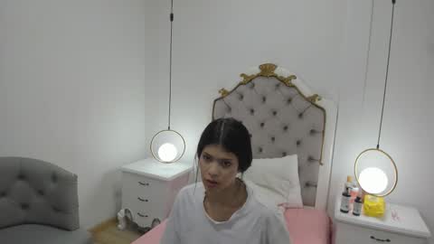 Snapshot of skinnygirl_28 chatting on 02.02.26 SkinnyGirl online show from 02.02.26