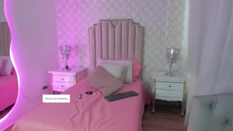 Snapshot of skinnygirl_28 chatting on 02.18.26 SkinnyGirl online show from 02.18.26