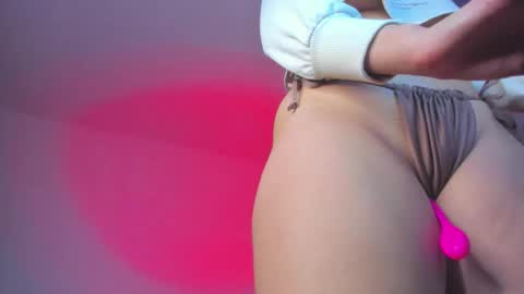 Snapshot of skinnyhorny_ chatting on 10.17.25 SKINNYHORNY online show from 10.17.25