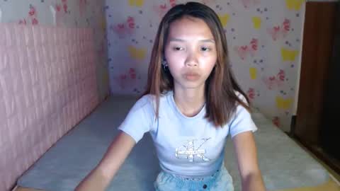 Snapshot of skinnyirisbunny chatting on 10.10.25 skinnyirisbunny online show from 10.10.25