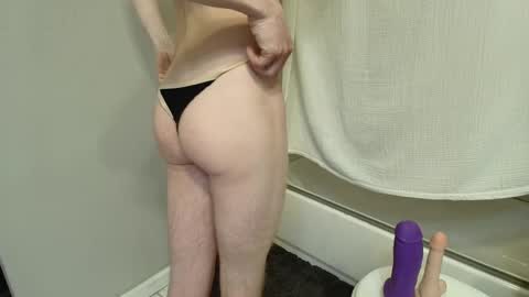 Snapshot of skinnytoy69 chatting on 12.22.24 skinnytoy69 online show from 12.22.24
