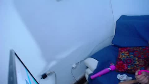 Snapshot of skinnyy_andtight chatting on 12.04.24 Alexa online show from 12.04.24