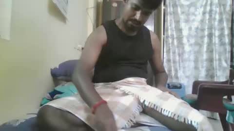 Snapshot of sklavepappu143 chatting on 05.15.26 Indianslut1431 online show from 05.15.26