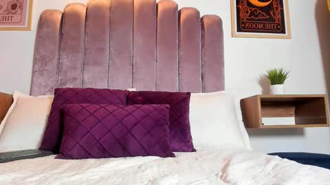 Sky Caroline online show from 11.06.25