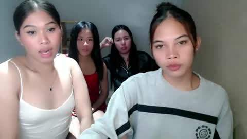 Snapshot of sky_fox_sweetxx chatting on 12.16.24 online show from 12.16.24