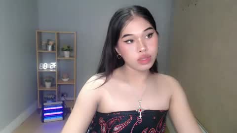 Snapshot of sky_fox_sweetxx chatting on 12.17.24 online show from 12.17.24