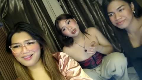 Snapshot of sky_fox_sweetxx chatting on 03.03.25 online show from 03.03.25