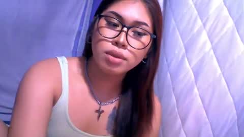 Snapshot of sky_fox_sweetxx chatting on 10.07.25 online show from 10.07.25