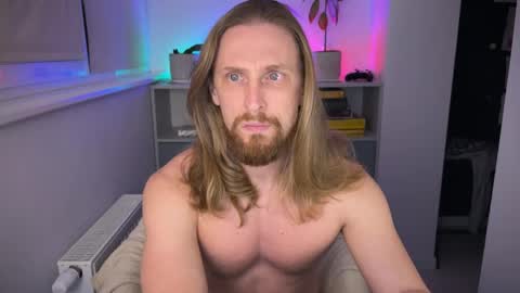 Snapshot of sky_guy25 chatting on 11.02.25 sky_guy25 online show from 11.02.25