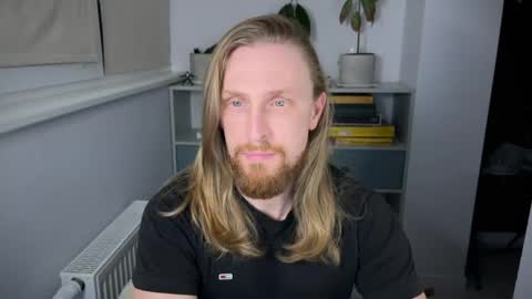 Snapshot of sky_guy25 chatting on 11.15.25 sky_guy25 online show from 11.15.25