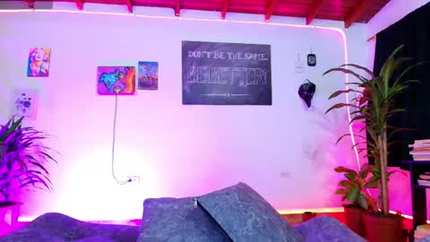 Snapshot of sky_nabi chatting on 11.19.25 Nabi online show from 11.19.25