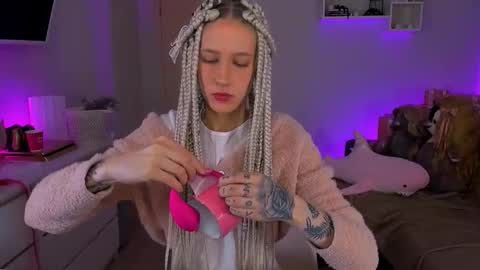    online show from 09.28.25