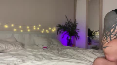 GARRY AND SOPHIA online show from 12.26.24