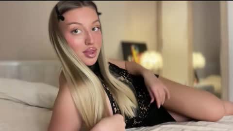 GARRY AND SOPHIA online show from 12.16.25