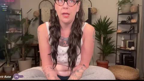 Snapshot of skylar_bird chatting on 10.01.25 skylar bird online show from 10.01.25