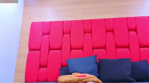 Snapshot of skynny_horney chatting on 10.23.25 Skynny online show from 10.23.25