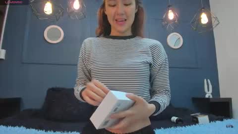 Snapshot of skyy_bloom chatting on 10.06.25 Sky online show from 10.06.25