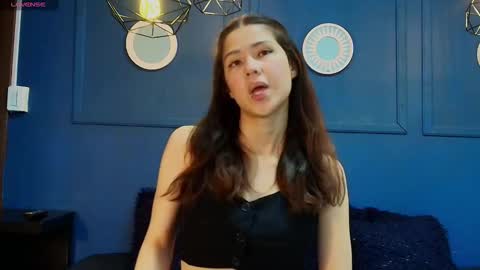 Snapshot of skyy_bloom chatting on 10.31.25 Sky online show from 10.31.25