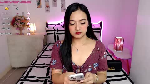 Snapshot of slave_amanda69 chatting on 01.12.25 Queen Cyrine online show from 01.12.25