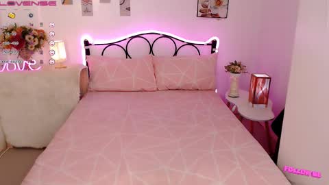 Snapshot of slave_amanda69 chatting on 03.09.25 Queen Cyrine online show from 03.09.25