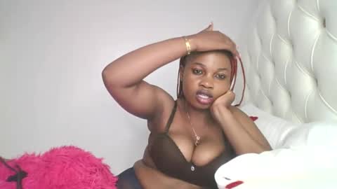 Snapshot of slayslay002 chatting on 11.01.25 Rose online show from 11.01.25