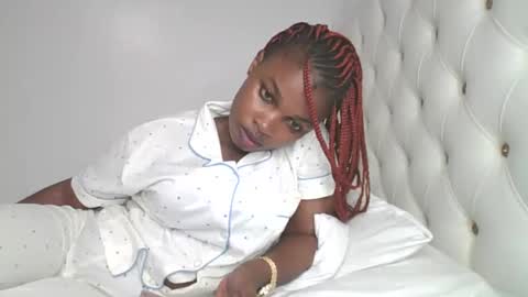 Snapshot of slayslay002 chatting on 11.09.25 Rose online show from 11.09.25